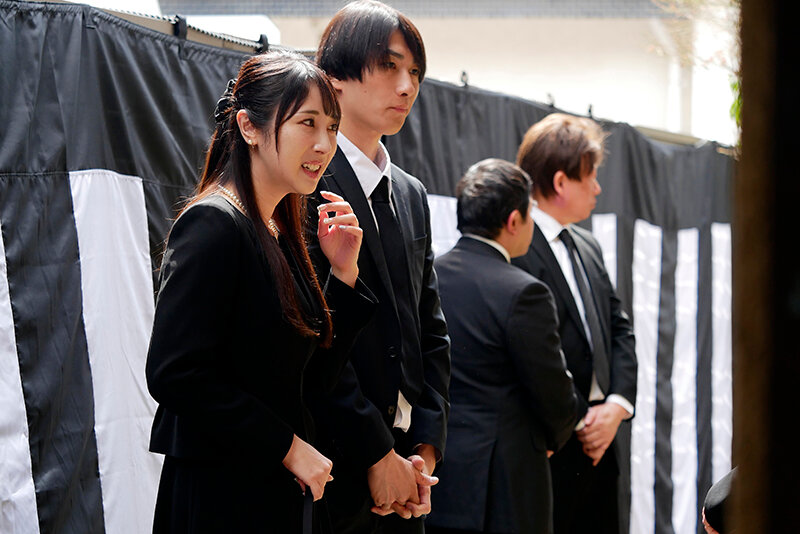 【AKNR】【背徳感は蜜の味】麗しのブラックフォーマル 喪服美人に白濁精子をぶっかけSEX 小野坂ゆいか(1akdl00342)(女優：小野坂ゆいか（おのさかゆいか）)