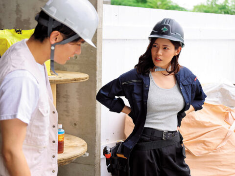 【アリスJAPAN】ガテン女上司と突然の豪雨で現場から帰れなくなり…カラダを温めあううち色っぽい濡れ髪濡れ肌に理性爆発ワゴン車が揺れるほどカーセク中出ししまくった 都月るいさ(dvaj00633)(女優：都月るいさ（とつきるいさ）)
