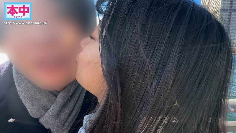 【本中】息子と妻が実家に帰省中、息子が通う保育園の可愛いと思っていた小柄な保育士さんをダメ元でデートに誘ったら、初めは断られたけど、次の日にやっぱりOKですと連絡がきて、横浜でデートして、近くのホテルに連れ込んだら、彼女も期待していたのかすごく嬉しそうで… 北岡果林(hmn00706)(女優：北岡果林（きたおかかりん）)